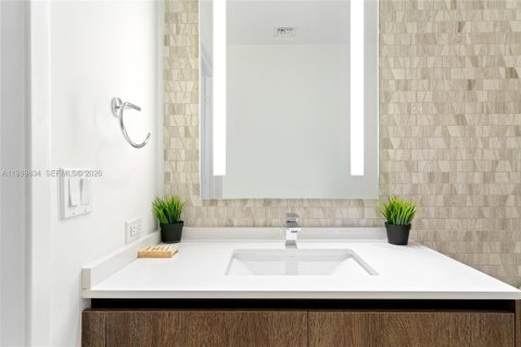 Condo in Miami, Florida, 2 bedrooms  № 1997084 - photo 19