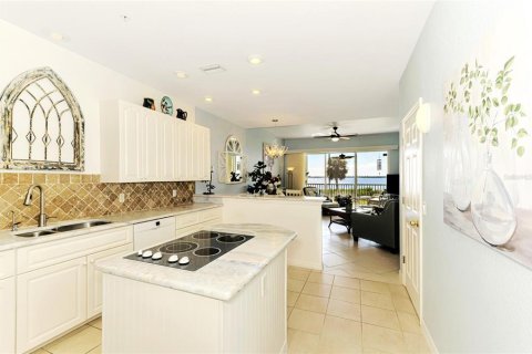 Condo in Port Charlotte, Florida, 4 bedrooms  № 2118501 - photo 8