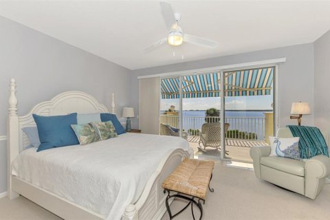 Condo in Port Charlotte, Florida, 4 bedrooms  № 2118501 - photo 18