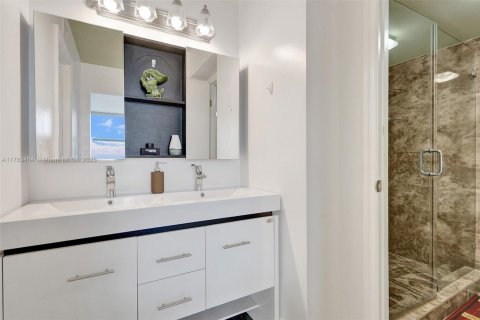 Condo in Hollywood, Florida, 2 bedrooms  № 1867063 - photo 13