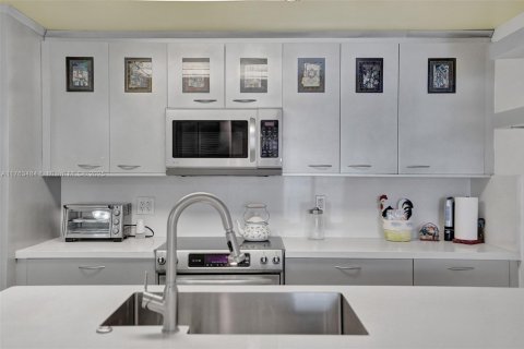 Condo in Hollywood, Florida, 2 bedrooms  № 1867063 - photo 3