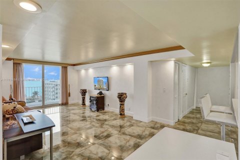 Condo in Hollywood, Florida, 2 bedrooms  № 1867063 - photo 5