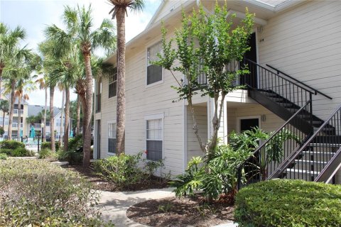 Condo in Orlando, Florida, 2 bedrooms  № 1666047 - photo 1