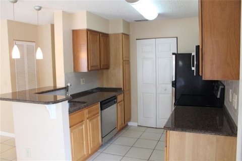 Condo in Orlando, Florida, 2 bedrooms  № 1666047 - photo 6