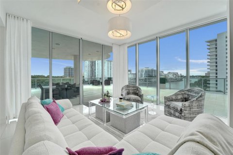 Condo in Fort Lauderdale, Florida, 3 bedrooms  № 2370097 - photo 23