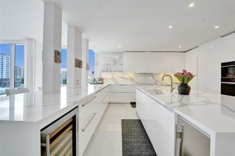 Condo in Fort Lauderdale, Florida, 3 bedrooms  № 2370097 - photo 16