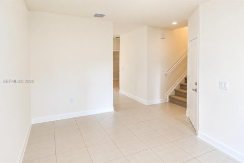 Touwnhouse à louer à Homestead, Floride: 4 chambres, 178.93 m2 № 2439354 - photo 5