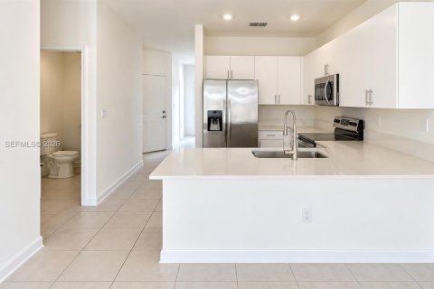 Touwnhouse à louer à Homestead, Floride: 4 chambres, 178.93 m2 № 2439354 - photo 12
