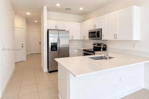 Touwnhouse à louer à Homestead, Floride: 4 chambres, 178.93 m2 № 2439354 - photo 6