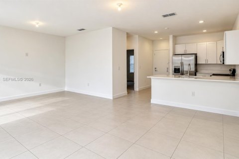 Touwnhouse à louer à Homestead, Floride: 4 chambres, 178.93 m2 № 2439354 - photo 4