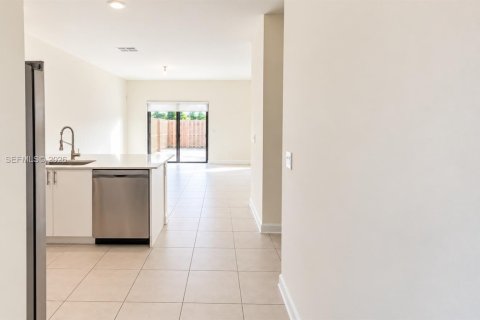 Touwnhouse à louer à Homestead, Floride: 4 chambres, 178.93 m2 № 2439354 - photo 9