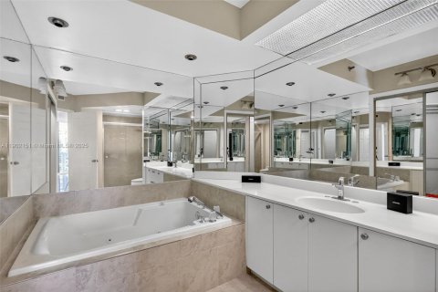 Copropriété à louer à Aventura, Floride: 2 chambres, 124.49 m2 № 1956767 - photo 16