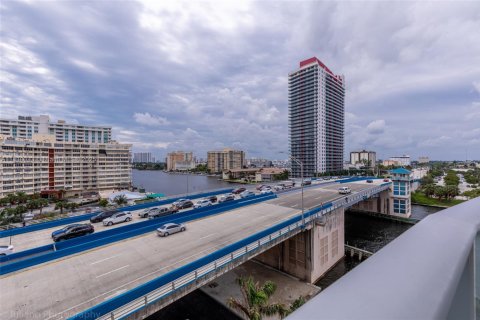 Condo in Hollywood, Florida, 2 bedrooms  № 1825960 - photo 20