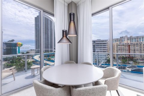 Condo in Hollywood, Florida, 2 bedrooms  № 1825960 - photo 10