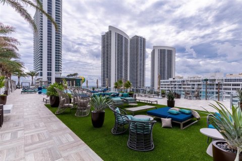 Condo in Hollywood, Florida, 2 bedrooms  № 1825960 - photo 28