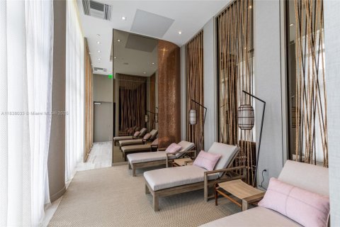 Condo in Hollywood, Florida, 2 bedrooms  № 1825960 - photo 24