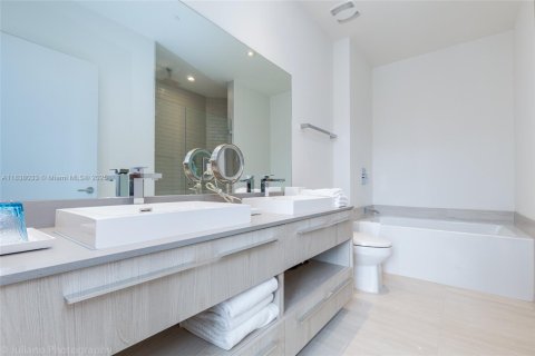 Condo in Hollywood, Florida, 2 bedrooms  № 1825960 - photo 15