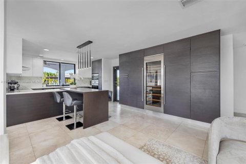 Купить виллу или дом в Майами, Флорида 7 спален, 416.39м2, № 1940236 - фото 26