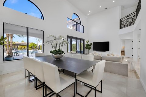 Купить виллу или дом в Майами, Флорида 7 спален, 416.39м2, № 1940236 - фото 22