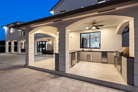 Купить виллу или дом в Майами, Флорида 7 спален, 416.39м2, № 1940236 - фото 17