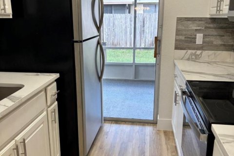 Villa ou maison à louer à Kissimmee, Floride: 2 chambres, 81.29 m2 № 2430376 - photo 2