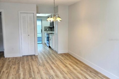 Villa ou maison à louer à Kissimmee, Floride: 2 chambres, 81.29 m2 № 2430376 - photo 3