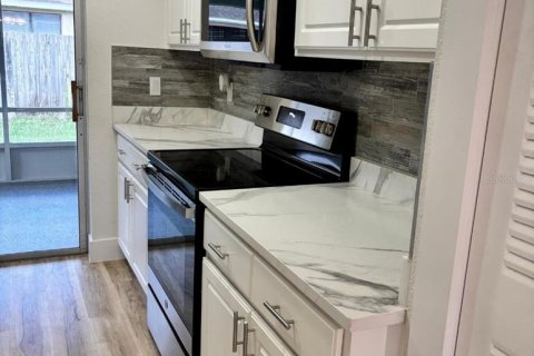 Villa ou maison à louer à Kissimmee, Floride: 2 chambres, 81.29 m2 № 2430376 - photo 7