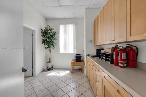 Commercial property in Pembroke Park, Florida № 1860874 - photo 21