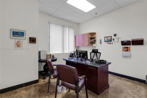 Commercial property in Pembroke Park, Florida № 1860874 - photo 15