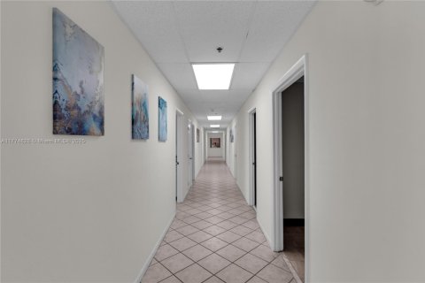 Commercial property in Pembroke Park, Florida № 1860874 - photo 2