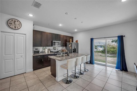 House in Ocala, Florida 4 bedrooms, 146.79 sq.m. № 2166171 - photo 12
