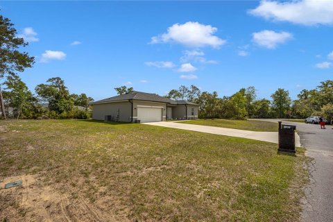 House in Ocala, Florida 4 bedrooms, 146.79 sq.m. № 2166171 - photo 2