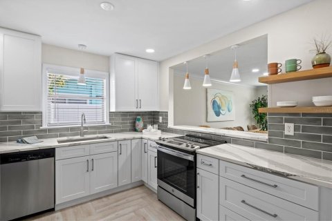 Villa ou maison à louer à Sarasota, Floride: 3 chambres, 131.46 m2 № 813418 - photo 16