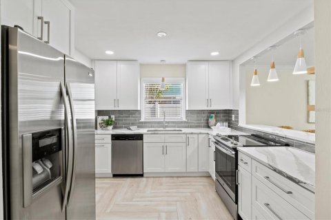 Villa ou maison à louer à Sarasota, Floride: 3 chambres, 131.46 m2 № 813418 - photo 15