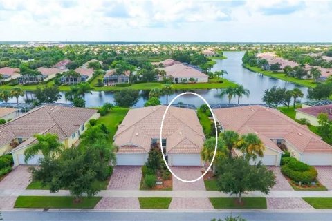 House in Sarasota, Florida 3 bedrooms, 143.91 sq.m. № 1566329 - photo 2