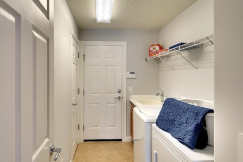 House in Sarasota, Florida 3 bedrooms, 143.91 sq.m. № 1566329 - photo 13