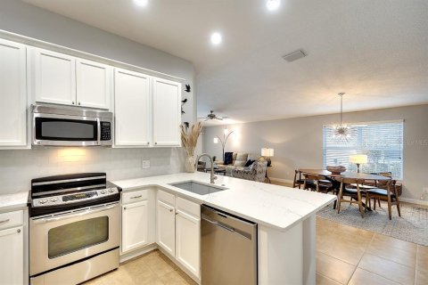 House in Sarasota, Florida 3 bedrooms, 143.91 sq.m. № 1566329 - photo 9