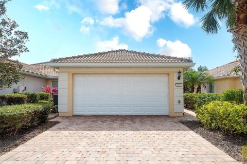 House in Sarasota, Florida 3 bedrooms, 143.91 sq.m. № 1566329 - photo 1