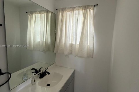 Villa ou maison à louer à Fort Lauderdale, Floride: 244.24 m2 № 1997761 - photo 6