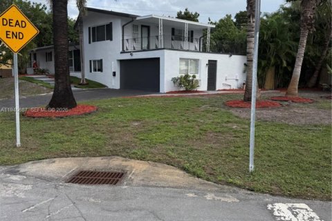 Villa ou maison à louer à Fort Lauderdale, Floride: 244.24 m2 № 1997761 - photo 7