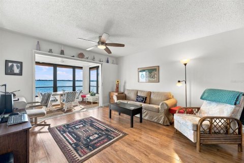 Condo in Bradenton, Florida, 2 bedrooms № 2421710 - photo 12