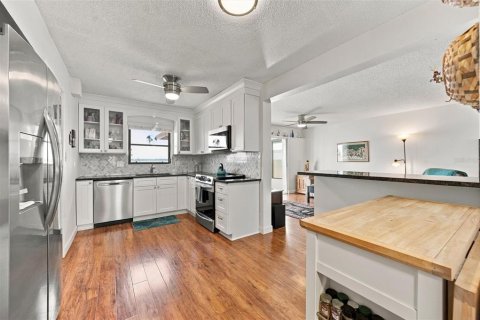 Condo in Bradenton, Florida, 2 bedrooms № 2421710 - photo 18