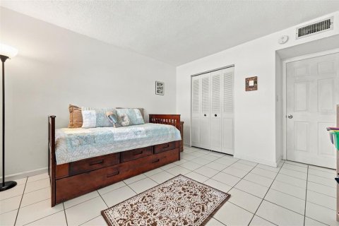 Condo in Bradenton, Florida, 2 bedrooms № 2421710 - photo 30