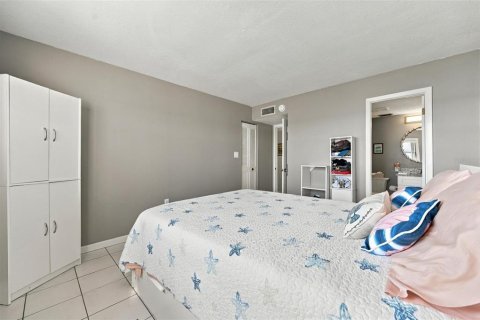 Condo in Bradenton, Florida, 2 bedrooms № 2421710 - photo 26