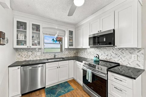 Condo in Bradenton, Florida, 2 bedrooms № 2421710 - photo 19