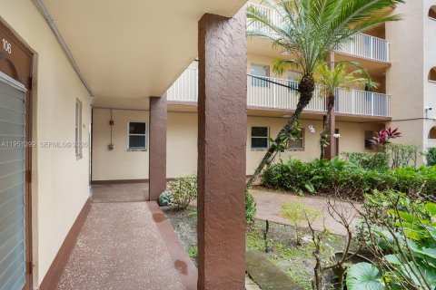 Copropriété à vendre à Sunrise, Floride: 1 chambre, 59.46 m2 № 2009427 - photo 16