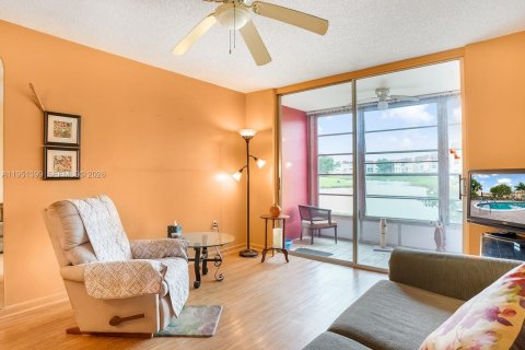 Copropriété à vendre à Sunrise, Floride: 1 chambre, 59.46 m2 № 2009427 - photo 3