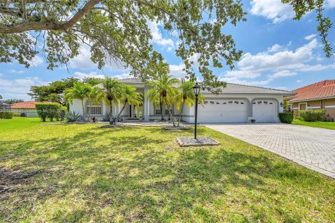 House in Coral Springs, Florida 4 bedrooms, 223.15 sq.m. № 1739261 - photo 1