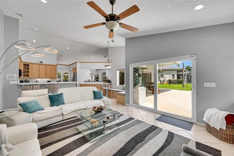 House in Coral Springs, Florida 4 bedrooms, 223.15 sq.m. № 1739261 - photo 21