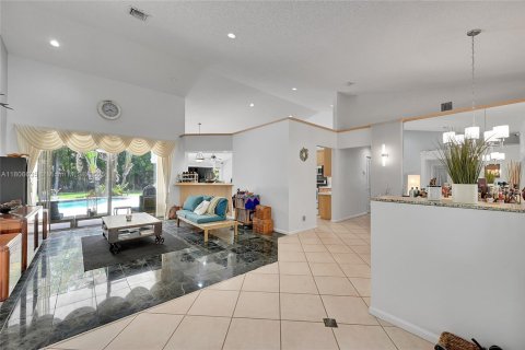 House in Coral Springs, Florida 4 bedrooms, 223.15 sq.m. № 1739261 - photo 6